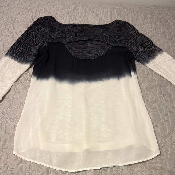 Language Monochrome Top - Picture 3 of 9